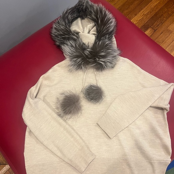 ALICE AND OLIVIA Oscar Silver Fox Fur-trim Hooded Sweater In Oatmeal - Picture 9 of 9